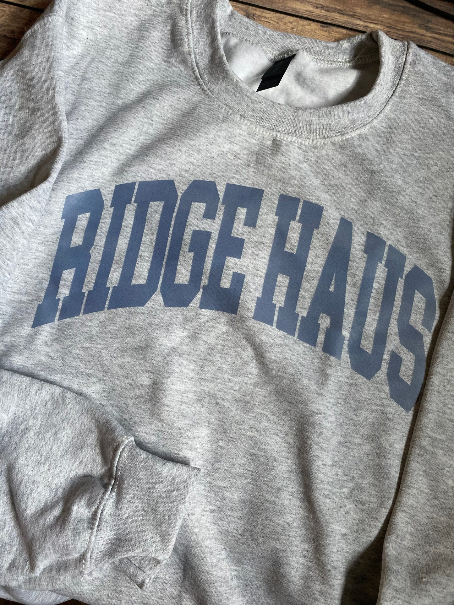 Ridge Haus Crewneck Sweatshirt | Heather Grey Sweatshirt